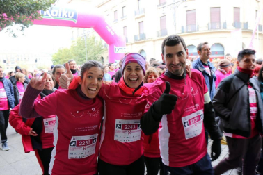 Más de 12.000 personas han participado este domingo en la VII carrera solidaria contra el cáncer de mama en Pamplona, organizada por Saray.