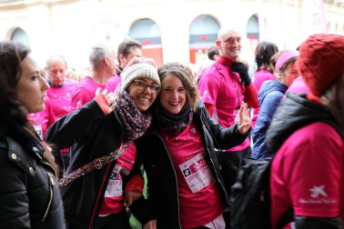 Más de 12.000 personas han participado este domingo en la VII carrera solidaria contra el cáncer de mama en Pamplona, organizada por Saray.