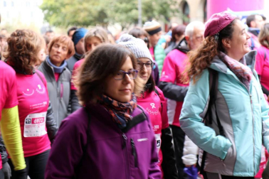 Más de 12.000 personas han participado este domingo en la VII carrera solidaria contra el cáncer de mama en Pamplona, organizada por Saray.