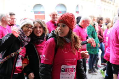 Más de 12.000 personas han participado este domingo en la VII carrera solidaria contra el cáncer de mama en Pamplona, organizada por Saray.