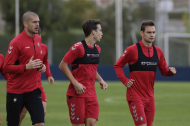 Fotos del meta de Osasuna Rubén Martínez en diferentes entrenamientos