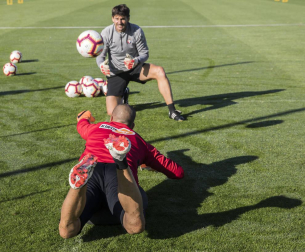 Fotos del meta de Osasuna Rubén Martínez en diferentes entrenamientos