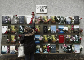 Visitantes acudieron al cementerio de Pamplona a visitar a sus difuntos este 1 de noviembre de 2018.