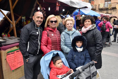 Corella ha dado lustre a su patrimonio durante la celebración de la edición número dieciséis de sus jornadas barrocas. ¡Click! se acercó a esta localidad la mañana del sábado para compartir con vecinos y visitantes un paseo por el mercado barroco y el pregón anunciador de la llegada de S.M. el Rey Don Felipe V de Borbón a Corella.