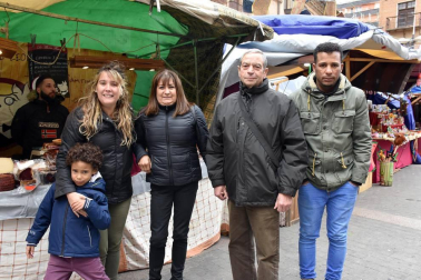 Corella ha dado lustre a su patrimonio durante la celebración de la edición número dieciséis de sus jornadas barrocas. ¡Click! se acercó a esta localidad la mañana del sábado para compartir con vecinos y visitantes un paseo por el mercado barroco y el pregón anunciador de la llegada de S.M. el Rey Don Felipe V de Borbón a Corella.