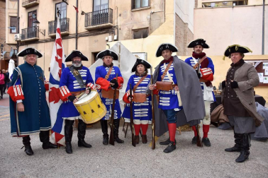 Corella ha dado lustre a su patrimonio durante la celebración de la edición número dieciséis de sus jornadas barrocas. ¡Click! se acercó a esta localidad la mañana del sábado para compartir con vecinos y visitantes un paseo por el mercado barroco y el pregón anunciador de la llegada de S.M. el Rey Don Felipe V de Borbón a Corella.
