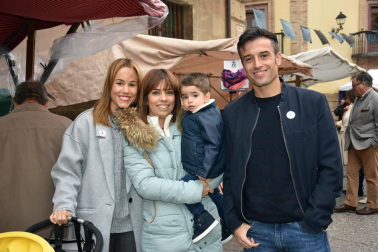 Corella ha dado lustre a su patrimonio durante la celebración de la edición número dieciséis de sus jornadas barrocas. ¡Click! se acercó a esta localidad la mañana del sábado para compartir con vecinos y visitantes un paseo por el mercado barroco y el pregón anunciador de la llegada de S.M. el Rey Don Felipe V de Borbón a Corella.