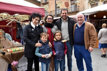 Corella ha dado lustre a su patrimonio durante la celebración de la edición número dieciséis de sus jornadas barrocas. ¡Click! se acercó a esta localidad la mañana del sábado para compartir con vecinos y visitantes un paseo por el mercado barroco y el pregón anunciador de la llegada de S.M. el Rey Don Felipe V de Borbón a Corella.