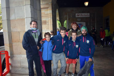 El sábado 27 de octubre tuvo lugar en Etxarri Aranatz la XII edición del Trofeo Uharte Rollerski. En la citada localidad navarra de La Barranca se reunieron más de 70 deportistas inscritos, que dieron cuenta de dos trayectos: uno de 2,8 kilómetros para los esquiadores y esquiadoras de las categorías sub 12 y sub 14 y otro de 9,4 kilómetros para las restantes edades.