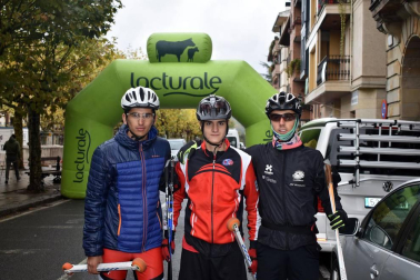 El sábado 27 de octubre tuvo lugar en Etxarri Aranatz la XII edición del Trofeo Uharte Rollerski. En la citada localidad navarra de La Barranca se reunieron más de 70 deportistas inscritos, que dieron cuenta de dos trayectos: uno de 2,8 kilómetros para los esquiadores y esquiadoras de las categorías sub 12 y sub 14 y otro de 9,4 kilómetros para las restantes edades.