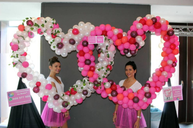 Del 26 al 28 de octubre, Baluarte acogió la feria Navarra Wedding Weekend 2018. Un espacio en el que más de 50 marcas expusieron sus novedades en productos y servicios como impresión, restauración, moda, floristería, fotografía y vídeo, etc. Además de los stands, los asistentes pudieron disfrutar de desfiles, charlas o shows de peluquería.