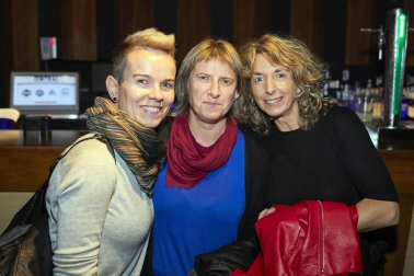 Serafín Zubiri, el Coro de Isterria, La Tribu Obembe y Javier Erro se subieron al escenario de la sala Zentral de Pamplona para participar en el concierto solidario organizado por Fundación Juan Bonal. La iniciativa que ha servido para colaborar en el día a día del centro “Elsie Gaches” en Filipinas, hogar que atiende de forma permanente a 625 niñas y niños con diferentes tipos de discapacidad física y psíquica.