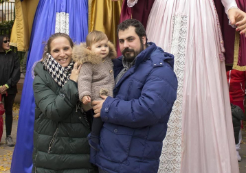 La Semana gastronómica de Viana, que este año ha alcanzado la edición número veinte, se ha centrado en esta ocasión en los fogones tradicionales y por ello ha llevado por título: “El Puchero de la Abuela”. Entre las actividades programadas, el domingo 28 se celebró la V concentración de Gigantes por el Casco antiguo.