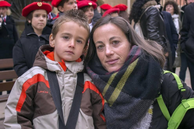 La Semana gastronómica de Viana, que este año ha alcanzado la edición número veinte, se ha centrado en esta ocasión en los fogones tradicionales y por ello ha llevado por título: “El Puchero de la Abuela”. Entre las actividades programadas, el domingo 28 se celebró la V concentración de Gigantes por el Casco antiguo.