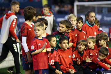 Imágenes del búscate en la grada del Osasuna-Málaga.