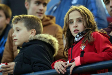 Imágenes del búscate en la grada del Osasuna-Málaga.