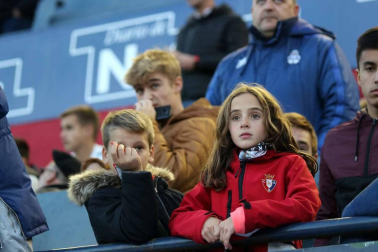 Imágenes del búscate en la grada del Osasuna-Málaga.