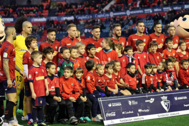 Imágenes del búscate en la grada del Osasuna-Málaga.