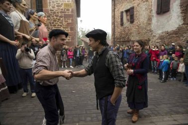 Arizkun revive la elaboración de la sidra a la vieja usanza con el método Kirikoketa, triturando la manzana a ritmo de mazas sincronizadas. Se machacaron un total de 1.500 kilos de manzanas en el lagar Gamioxarrea del siglo XVIII ahora restaurado