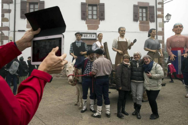 Arizkun revive la elaboración de la sidra a la vieja usanza con el método Kirikoketa, triturando la manzana a ritmo de mazas sincronizadas. Se machacaron un total de 1.500 kilos de manzanas en el lagar Gamioxarrea del siglo XVIII ahora restaurado