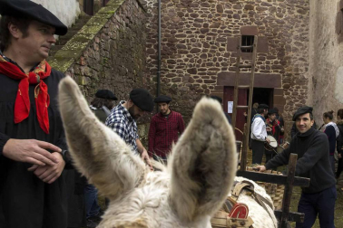 Arizkun revive la elaboración de la sidra a la vieja usanza con el método Kirikoketa, triturando la manzana a ritmo de mazas sincronizadas. Se machacaron un total de 1.500 kilos de manzanas en el lagar Gamioxarrea del siglo XVIII ahora restaurado