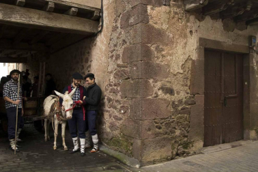 Arizkun revive la elaboración de la sidra a la vieja usanza con el método Kirikoketa, triturando la manzana a ritmo de mazas sincronizadas. Se machacaron un total de 1.500 kilos de manzanas en el lagar Gamioxarrea del siglo XVIII ahora restaurado