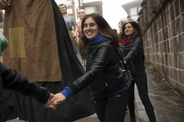 Arizkun revive la elaboración de la sidra a la vieja usanza con el método Kirikoketa, triturando la manzana a ritmo de mazas sincronizadas. Se machacaron un total de 1.500 kilos de manzanas en el lagar Gamioxarrea del siglo XVIII ahora restaurado