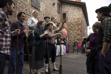 Arizkun revive la elaboración de la sidra a la vieja usanza con el método Kirikoketa, triturando la manzana a ritmo de mazas sincronizadas. Se machacaron un total de 1.500 kilos de manzanas en el lagar Gamioxarrea del siglo XVIII ahora restaurado