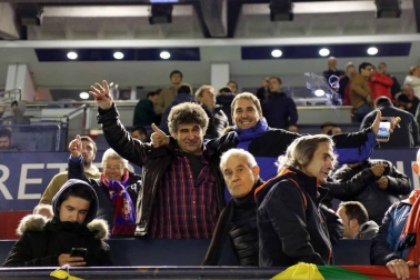 Imágenes del búscate en la grada del Osasuna-Málaga.