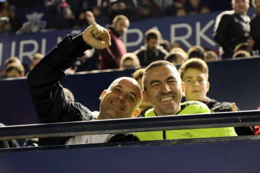 Imágenes del búscate en la grada del Osasuna-Málaga.