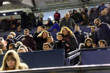 Imágenes del búscate en la grada del Osasuna-Málaga.