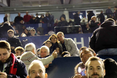 Imágenes del búscate en la grada del Osasuna-Málaga.