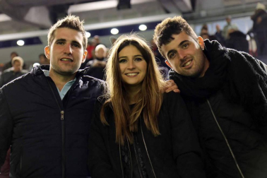 Imágenes del búscate en la grada del Osasuna-Málaga.