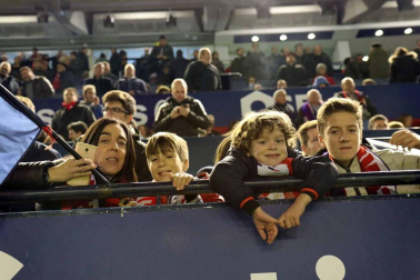 Imágenes del búscate en la grada del Osasuna-Málaga.