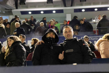 Imágenes del búscate en la grada del Osasuna-Málaga.