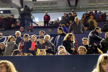 Imágenes del búscate en la grada del Osasuna-Málaga.