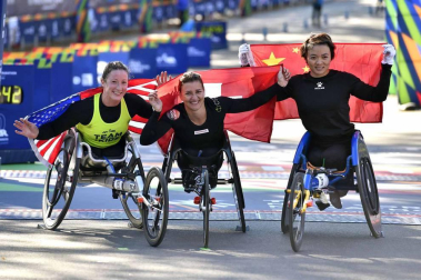 La atleta keniana Mary Keitany ganó este domingo por cuarta vez el maratón de Nueva York, donde había encadenado tres victorias seguidas entre 2014 y 2016, mientras que en hombres el etíope Lelisa Desisa se estrenó como campeón.