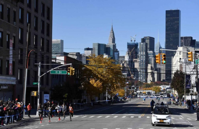 La atleta keniana Mary Keitany ganó este domingo por cuarta vez el maratón de Nueva York, donde había encadenado tres victorias seguidas entre 2014 y 2016, mientras que en hombres el etíope Lelisa Desisa se estrenó como campeón.