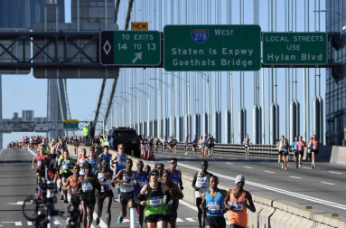 La atleta keniana Mary Keitany ganó este domingo por cuarta vez el maratón de Nueva York, donde había encadenado tres victorias seguidas entre 2014 y 2016, mientras que en hombres el etíope Lelisa Desisa se estrenó como campeón.