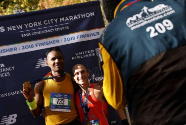 La atleta keniana Mary Keitany ganó este domingo por cuarta vez el maratón de Nueva York, donde había encadenado tres victorias seguidas entre 2014 y 2016, mientras que en hombres el etíope Lelisa Desisa se estrenó como campeón.