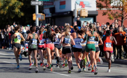 La atleta keniana Mary Keitany ganó este domingo por cuarta vez el maratón de Nueva York, donde había encadenado tres victorias seguidas entre 2014 y 2016, mientras que en hombres el etíope Lelisa Desisa se estrenó como campeón.