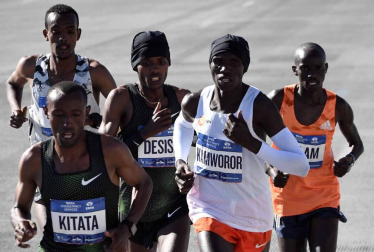La atleta keniana Mary Keitany ganó este domingo por cuarta vez el maratón de Nueva York, donde había encadenado tres victorias seguidas entre 2014 y 2016, mientras que en hombres el etíope Lelisa Desisa se estrenó como campeón.