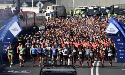 La atleta keniana Mary Keitany ganó este domingo por cuarta vez el maratón de Nueva York, donde había encadenado tres victorias seguidas entre 2014 y 2016, mientras que en hombres el etíope Lelisa Desisa se estrenó como campeón.
