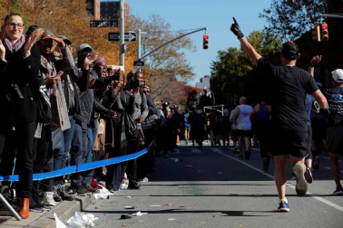 La atleta keniana Mary Keitany ganó este domingo por cuarta vez el maratón de Nueva York, donde había encadenado tres victorias seguidas entre 2014 y 2016, mientras que en hombres el etíope Lelisa Desisa se estrenó como campeón.