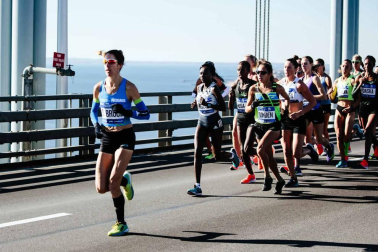 La atleta keniana Mary Keitany ganó este domingo por cuarta vez el maratón de Nueva York, donde había encadenado tres victorias seguidas entre 2014 y 2016, mientras que en hombres el etíope Lelisa Desisa se estrenó como campeón.