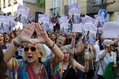 Miles de personas vuelven a tomar las calles de Madrid al grito de "No es abuso es violación"