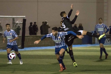 Los dos continúan en la parte baja de la clasificación tras el reparto de puntos en Merkatondoa