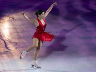 El patinador español Javier Fernández protagonizó la puesta en escena del espectáculo en la reconvertida pista del pabellón navarro.