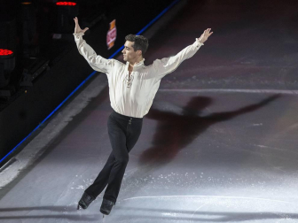 El patinador español Javier Fernández protagonizó la puesta en escena del espectáculo en la reconvertida pista del pabellón navarro.