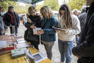 Urroz celebra su feria de artesanía y ganado.